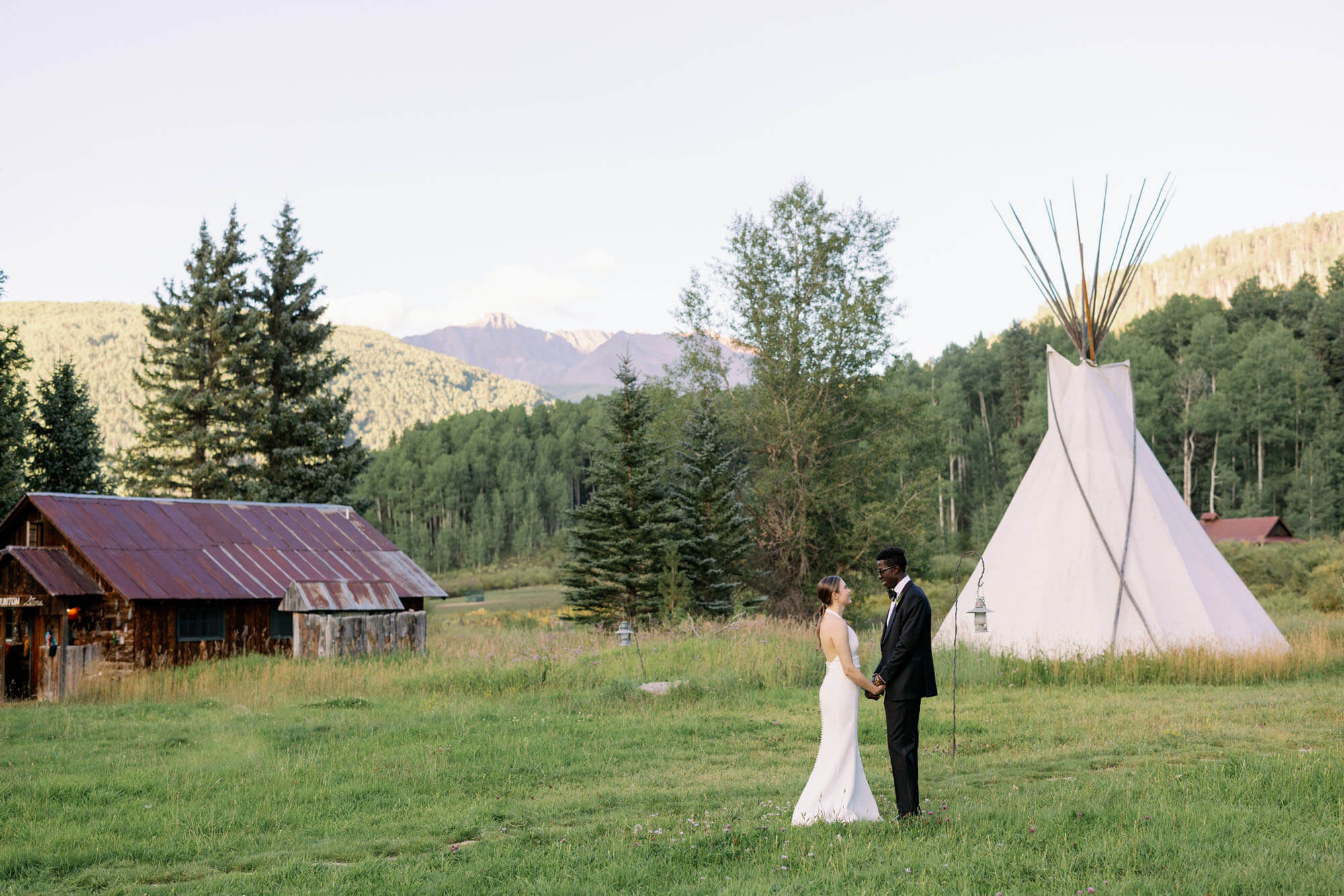Dunton Hotsprings Wedding in Telluride phototgraphed by Tara Marolda